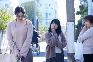 Trả thù mấy mụ nhà đối diện thường xuyên nói xấu bằng cách “cướp ông chồng ả ta”