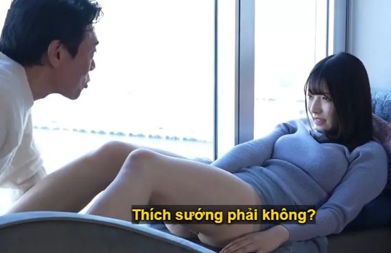 Sự chạm trán giữa ông bác lớn tuổi và cô diễn viên trẻ lần đầu lăn xả trong nghề tại nhà nghỉ sang trọng